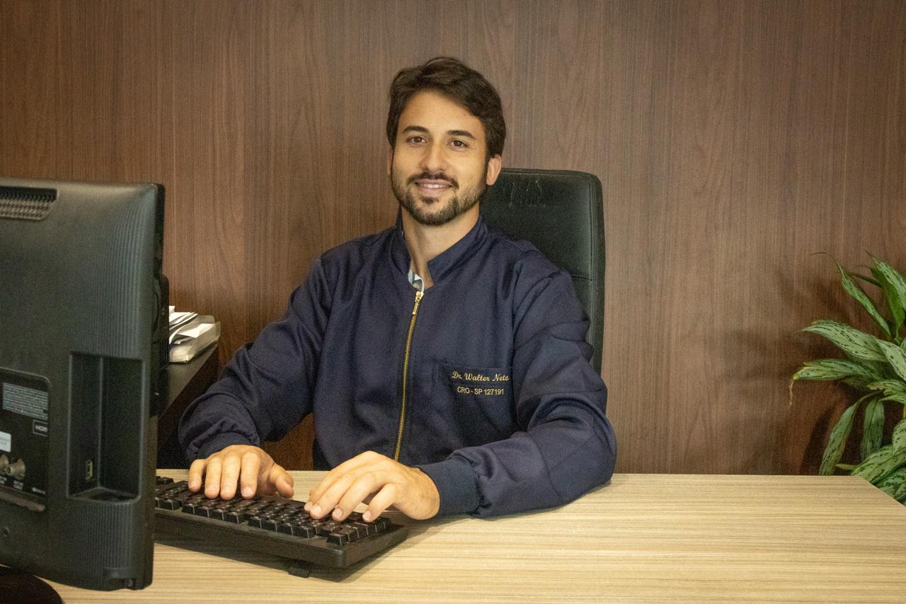 Dr. Walter Neto, dentista responsável pelo tratamento de canal em Sorocaba